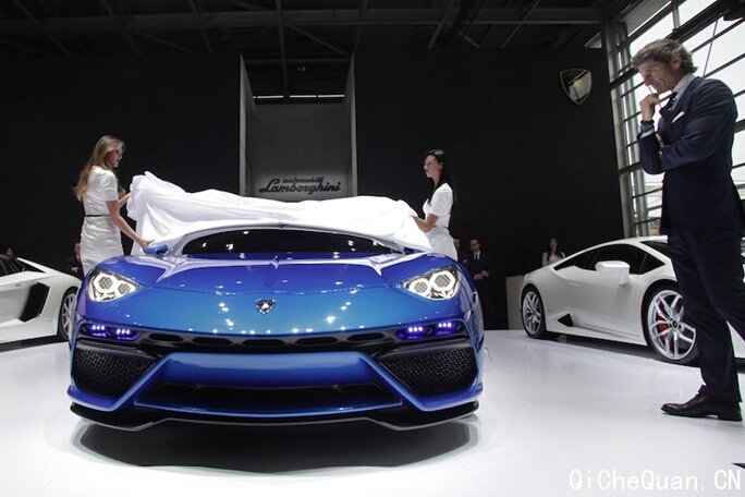 Macintosh HD:Users:anny:Documents:Lamborghini:=Retainer=:Press Release:20141002 Paris Motorshow:Photo:�ֳ���Ƭ:΢��ͼƬ:���������϶������Asterion LPI 910-4�³���Ļ.jpg